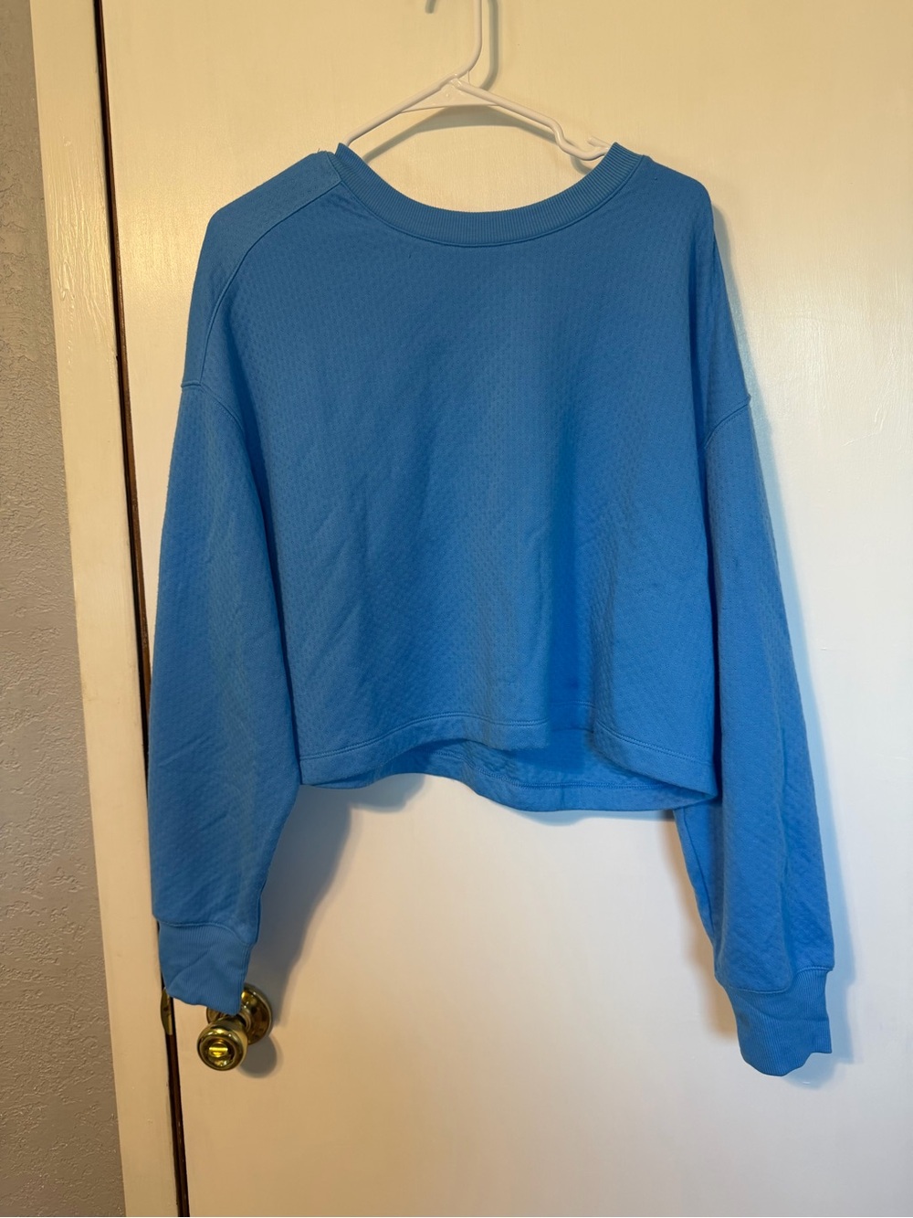Colsie Blue Cropped Crewneck Sweatshirt